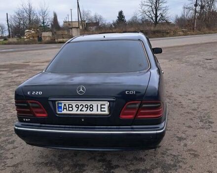 Синий Мерседес Е-Класс, объемом двигателя 2.2 л и пробегом 400 тыс. км за 2850 $, фото 5 на Automoto.ua