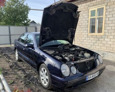 Синий Мерседес Е-Класс, объемом двигателя 2.1 л и пробегом 376 тыс. км за 4100 $, фото 15 на Automoto.ua