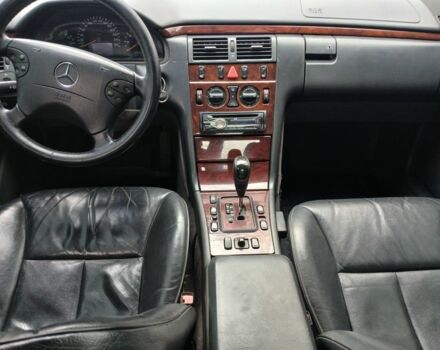 Синий Мерседес Е-Класс, объемом двигателя 2 л и пробегом 300 тыс. км за 3800 $, фото 16 на Automoto.ua