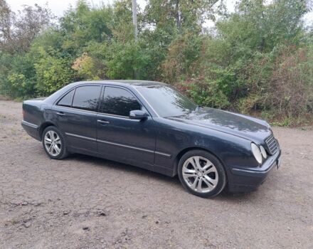 Синий Мерседес Е-Класс, объемом двигателя 2.1 л и пробегом 380 тыс. км за 4700 $, фото 8 на Automoto.ua