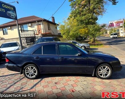 Синій Мерседес Е-Клас, об'ємом двигуна 2.2 л та пробігом 300 тис. км за 2699 $, фото 3 на Automoto.ua