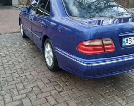 Синий Мерседес Е-Класс, объемом двигателя 2 л и пробегом 300 тыс. км за 3800 $, фото 3 на Automoto.ua