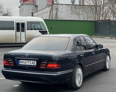 Синий Мерседес Е-Класс, объемом двигателя 2.2 л и пробегом 350 тыс. км за 3550 $, фото 5 на Automoto.ua