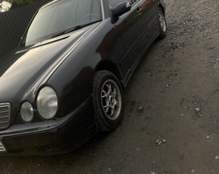 Синій Мерседес Е-Клас, об'ємом двигуна 2 л та пробігом 400 тис. км за 2850 $, фото 1 на Automoto.ua