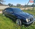 Синий Мерседес Е-Класс, объемом двигателя 3.2 л и пробегом 410 тыс. км за 4800 $, фото 4 на Automoto.ua