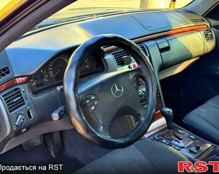 Синій Мерседес Е-Клас, об'ємом двигуна 2.2 л та пробігом 300 тис. км за 2699 $, фото 9 на Automoto.ua