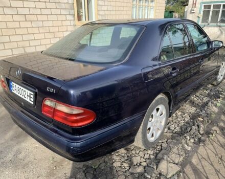Синий Мерседес Е-Класс, объемом двигателя 2.1 л и пробегом 376 тыс. км за 4100 $, фото 2 на Automoto.ua