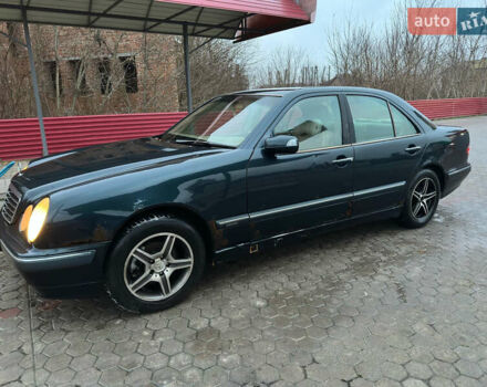 Синий Мерседес Е-Класс, объемом двигателя 3.23 л и пробегом 520 тыс. км за 2200 $, фото 5 на Automoto.ua