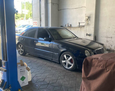 Синий Мерседес Е-Класс, объемом двигателя 2 л и пробегом 300 тыс. км за 3700 $, фото 4 на Automoto.ua