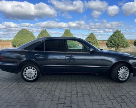 Мерседес Е-Класс 2001 в Жовкве на Automoto.ua Синий Мерседес Е-Класс, объемом двигателя 2.7 л и пробегом 299 тыс. км за 3649 $, фото 2 на Automoto.ua