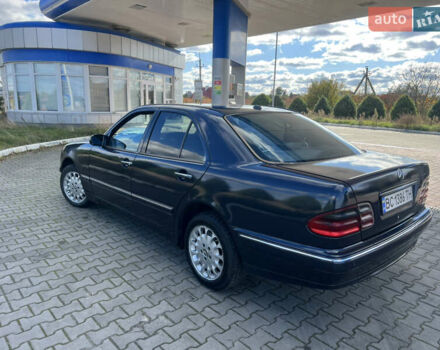 Мерседес Е-Класс 2001 в Жовкве на Automoto.ua Синий Мерседес Е-Класс, объемом двигателя 2.69 л и пробегом 299 тыс. км за 3649 $, фото 6 на Automoto.ua