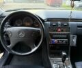 Мерседес Е-Класс 2001 в Львове на Automoto.ua Синий Мерседес Е-Класс, объемом двигателя 2.7 л и пробегом 347 тыс. км за 7300 $, фото 15 на Automoto.ua