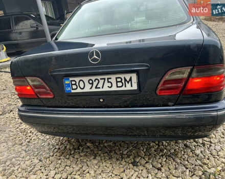 Синий Мерседес Е-Класс, объемом двигателя 3.23 л и пробегом 500 тыс. км за 2850 $, фото 4 на Automoto.ua