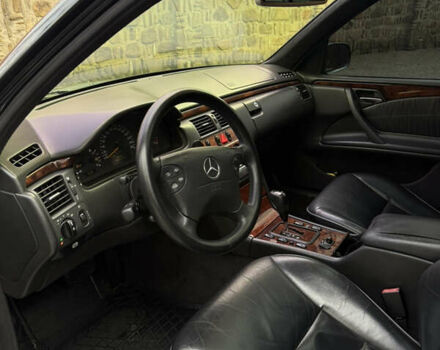 Синий Мерседес Е-Класс, объемом двигателя 2.7 л и пробегом 350 тыс. км за 6700 $, фото 22 на Automoto.ua