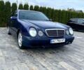 Синий Мерседес Е-Класс, объемом двигателя 2.2 л и пробегом 300 тыс. км за 2100 $, фото 1 на Automoto.ua
