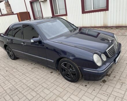 Синий Мерседес Е-Класс, объемом двигателя 2.1 л и пробегом 615 тыс. км за 4000 $, фото 4 на Automoto.ua