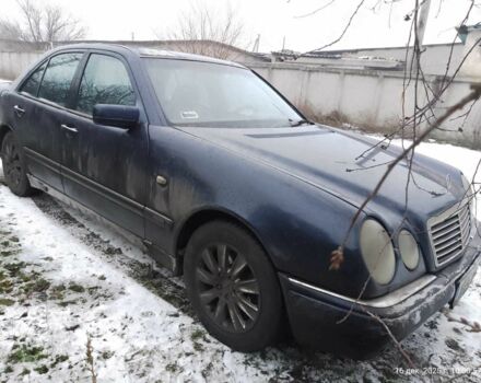 Синій Мерседес Е-Клас, об'ємом двигуна 3 л та пробігом 215 тис. км за 2427 $, фото 4 на Automoto.ua