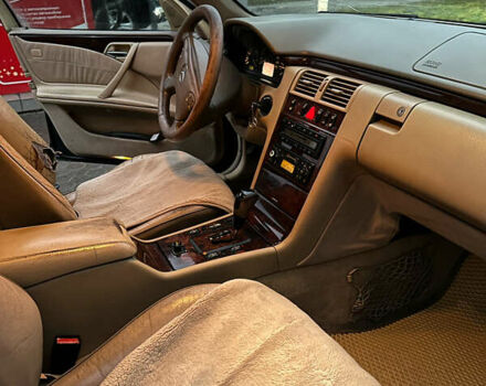 Синий Мерседес Е-Класс, объемом двигателя 3.23 л и пробегом 520 тыс. км за 2200 $, фото 8 на Automoto.ua