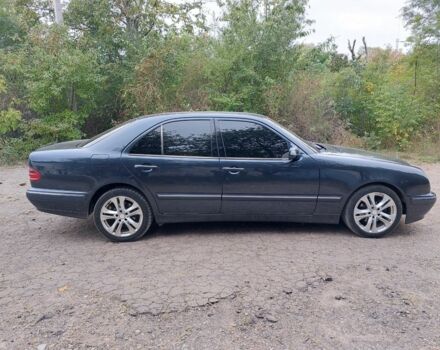 Синий Мерседес Е-Класс, объемом двигателя 2.1 л и пробегом 380 тыс. км за 4700 $, фото 15 на Automoto.ua