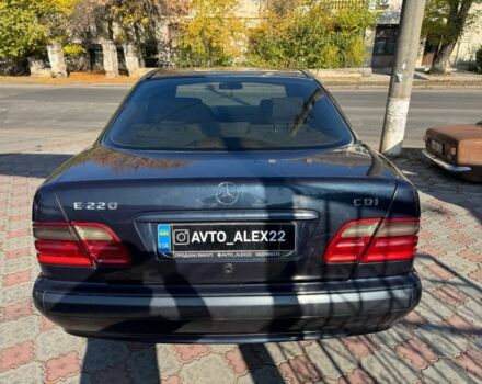 Синий Мерседес Е-Класс, объемом двигателя 2.2 л и пробегом 300 тыс. км за 2699 $, фото 5 на Automoto.ua