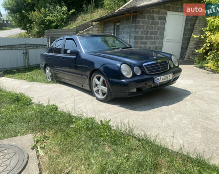 Синий Мерседес Е-Класс, объемом двигателя 2 л и пробегом 300 тыс. км за 3700 $, фото 8 на Automoto.ua