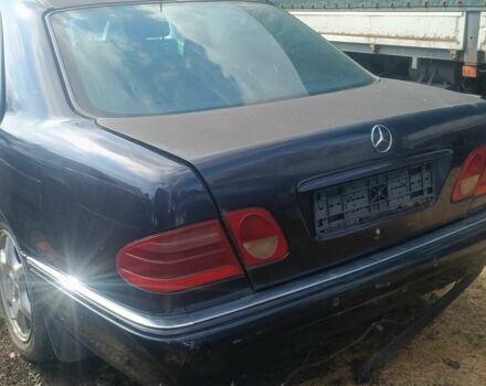 Мерседес Е-Клас 2001 у Кременчуге на Automoto.ua Синій Мерседес Е-Клас, об'ємом двигуна 3.2 л та пробігом 300 тис. км за 500 $, фото 2 на Automoto.ua