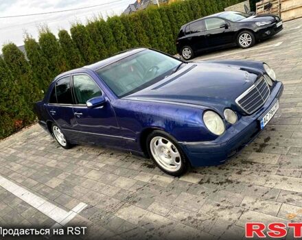 Синий Мерседес Е-Класс, объемом двигателя 2.2 л и пробегом 333 тыс. км за 2600 $, фото 6 на Automoto.ua