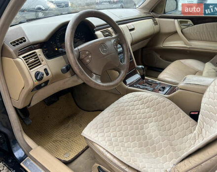 Синий Мерседес Е-Класс, объемом двигателя 3.23 л и пробегом 500 тыс. км за 2850 $, фото 7 на Automoto.ua