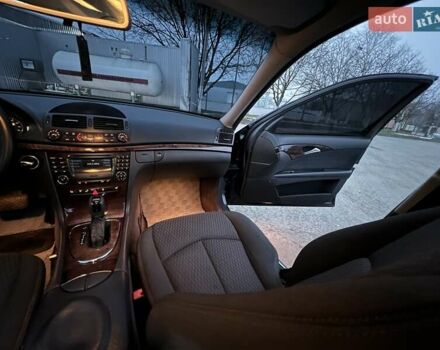 Синій Мерседес Е-Клас, об'ємом двигуна 2.6 л та пробігом 300 тис. км за 5250 $, фото 63 на Automoto.ua