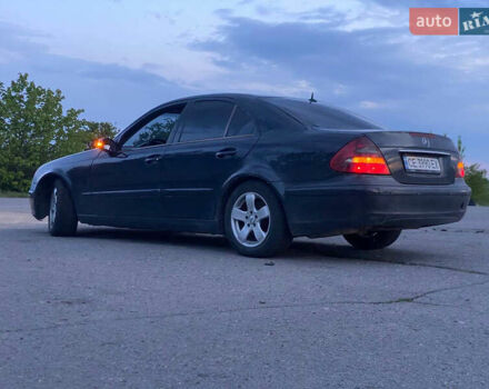 Синий Мерседес Е-Класс, объемом двигателя 2.2 л и пробегом 440 тыс. км за 4300 $, фото 4 на Automoto.ua