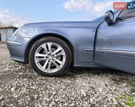 Синий Мерседес Е-Класс, объемом двигателя 3.2 л и пробегом 378 тыс. км за 11900 $, фото 21 на Automoto.ua