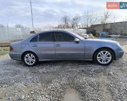 Синий Мерседес Е-Класс, объемом двигателя 3.2 л и пробегом 378 тыс. км за 11900 $, фото 16 на Automoto.ua