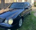 Синий Мерседес Е-Класс, объемом двигателя 2.2 л и пробегом 500 тыс. км за 3000 $, фото 2 на Automoto.ua