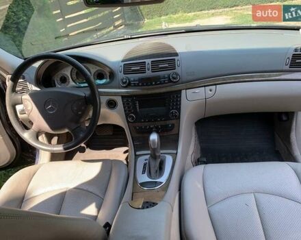 Синий Мерседес Е-Класс, объемом двигателя 2.7 л и пробегом 368 тыс. км за 8500 $, фото 5 на Automoto.ua