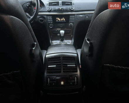 Синій Мерседес Е-Клас, об'ємом двигуна 3.2 л та пробігом 310 тис. км за 6800 $, фото 16 на Automoto.ua