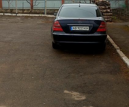Синий Мерседес Е-Класс, объемом двигателя 2.7 л и пробегом 400 тыс. км за 6700 $, фото 3 на Automoto.ua