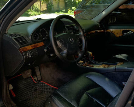 Синий Мерседес Е-Класс, объемом двигателя 2.2 л и пробегом 383 тыс. км за 6500 $, фото 3 на Automoto.ua