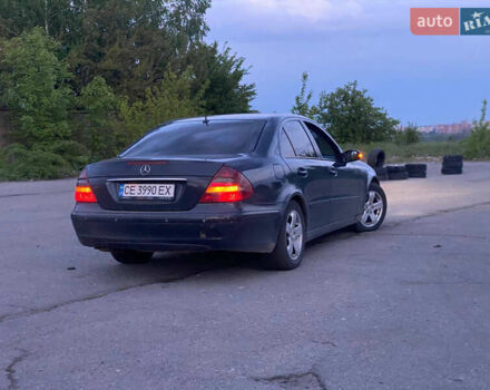 Синий Мерседес Е-Класс, объемом двигателя 2.2 л и пробегом 440 тыс. км за 4300 $, фото 3 на Automoto.ua