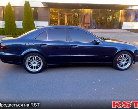 Синий Мерседес Е-Класс, объемом двигателя 2.1 л и пробегом 400 тыс. км за 6700 $, фото 3 на Automoto.ua