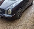 Синій Мерседес Е-Клас, об'ємом двигуна 2 л та пробігом 330 тис. км за 4400 $, фото 1 на Automoto.ua