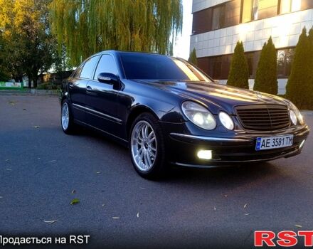 Синий Мерседес Е-Класс, объемом двигателя 2.1 л и пробегом 400 тыс. км за 6700 $, фото 4 на Automoto.ua