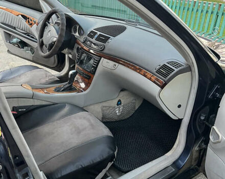 Синий Мерседес Е-Класс, объемом двигателя 2.69 л и пробегом 300 тыс. км за 5333 $, фото 7 на Automoto.ua