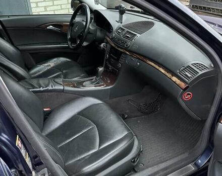 Синий Мерседес Е-Класс, объемом двигателя 2.7 л и пробегом 320 тыс. км за 5500 $, фото 4 на Automoto.ua