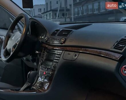 Синій Мерседес Е-Клас, об'ємом двигуна 2.6 л та пробігом 300 тис. км за 5250 $, фото 52 на Automoto.ua