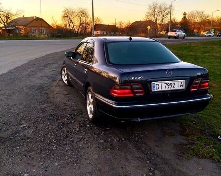 Синий Мерседес Е-Класс, объемом двигателя 2.2 л и пробегом 374 тыс. км за 4800 $, фото 2 на Automoto.ua