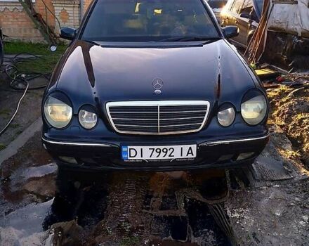 Синий Мерседес Е-Класс, объемом двигателя 2.2 л и пробегом 374 тыс. км за 4800 $, фото 5 на Automoto.ua