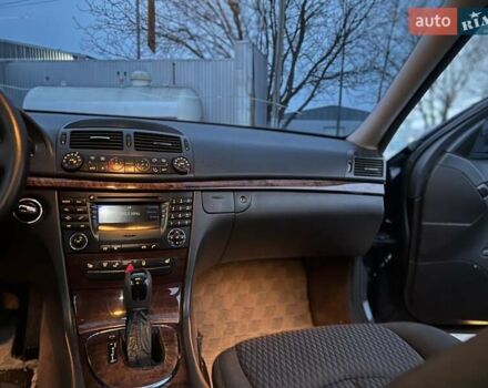 Синій Мерседес Е-Клас, об'ємом двигуна 2.6 л та пробігом 300 тис. км за 5250 $, фото 57 на Automoto.ua