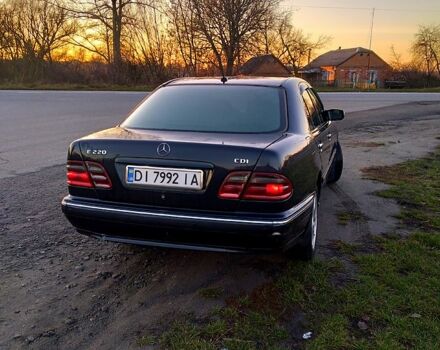 Синий Мерседес Е-Класс, объемом двигателя 2.2 л и пробегом 374 тыс. км за 4800 $, фото 1 на Automoto.ua