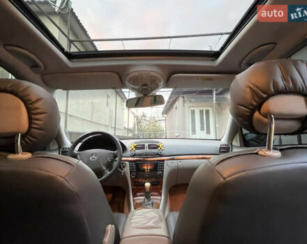 Синий Мерседес Е-Класс, объемом двигателя 2.1 л и пробегом 350 тыс. км за 5800 $, фото 17 на Automoto.ua