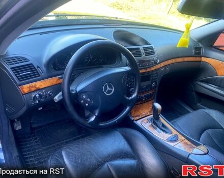 Синий Мерседес Е-Класс, объемом двигателя 3.2 л и пробегом 0 тыс. км за 6000 $, фото 6 на Automoto.ua